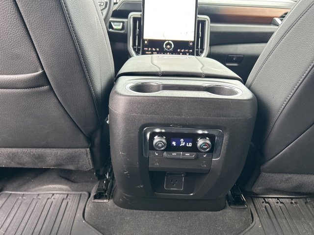 Used 2025 GMC Yukon XL Denali w/ Sun & Power Step Package image 11