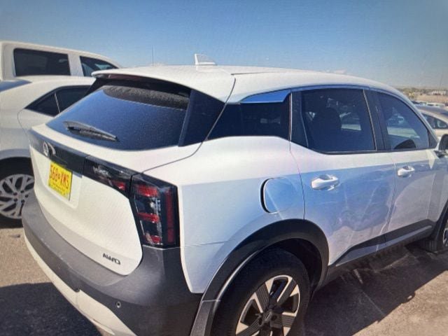 Used 2025 Nissan Kicks SV AWD/4WD image 5