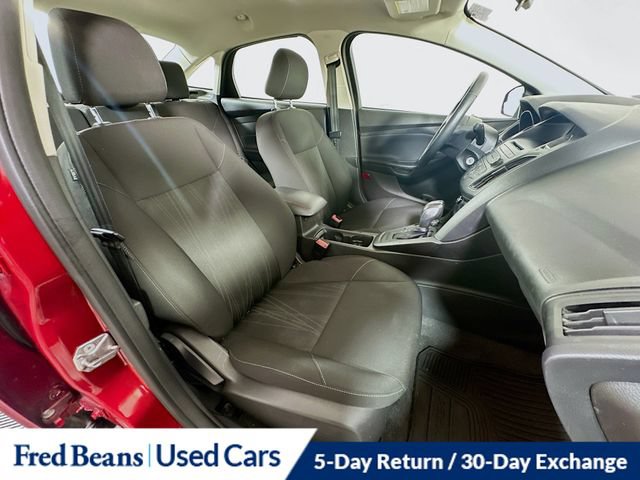 Used 2015 Ford Focus SE w/ SE Cold Weather Package FWD image 33
