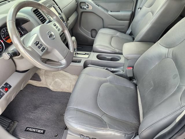 Used 2015 Nissan Frontier SL RWD image 4