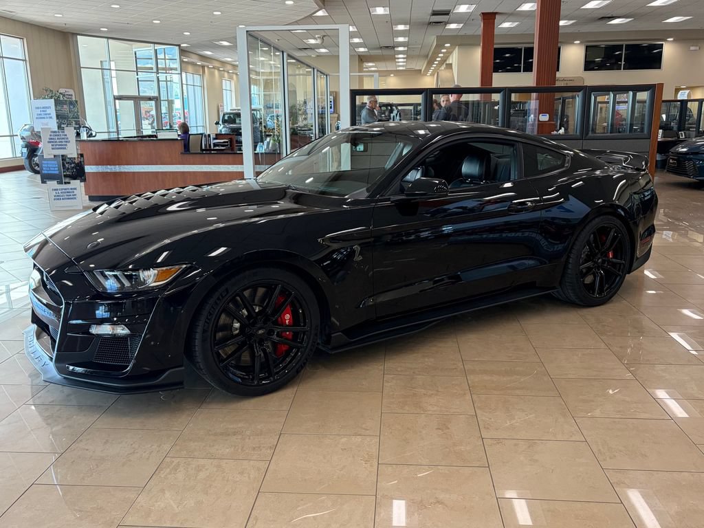 Used 2020 Ford Mustang Shelby GT500 w/ Technology Package RWD image 2