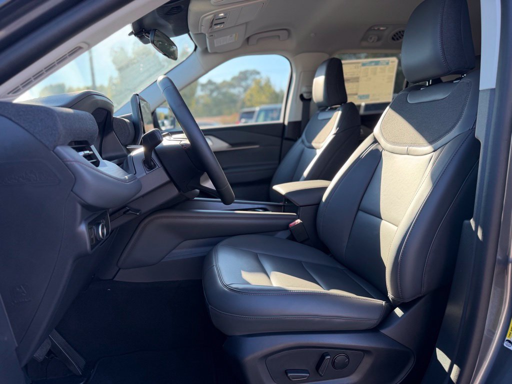 New 2026 Ford Explorer Active w/ Active Comfort Package AWD/4WD image 13