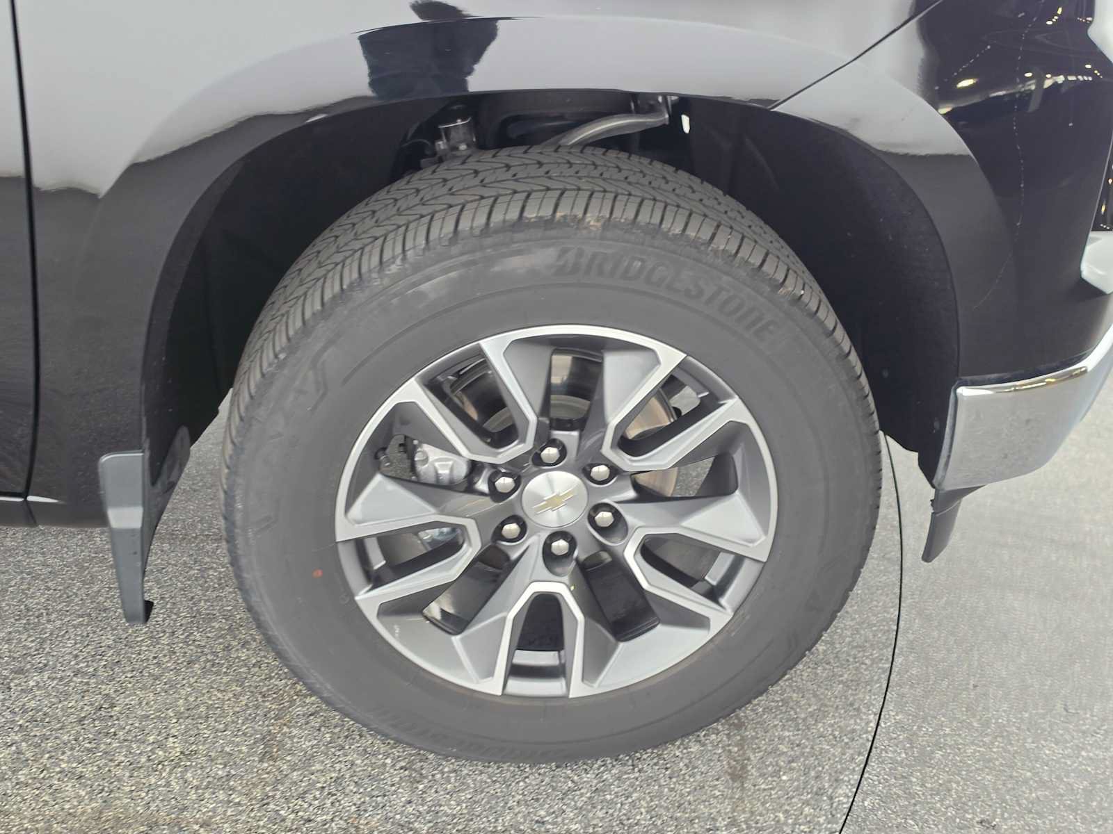 Used 2023 Chevrolet Silverado 1500 LT AWD/4WD image 9