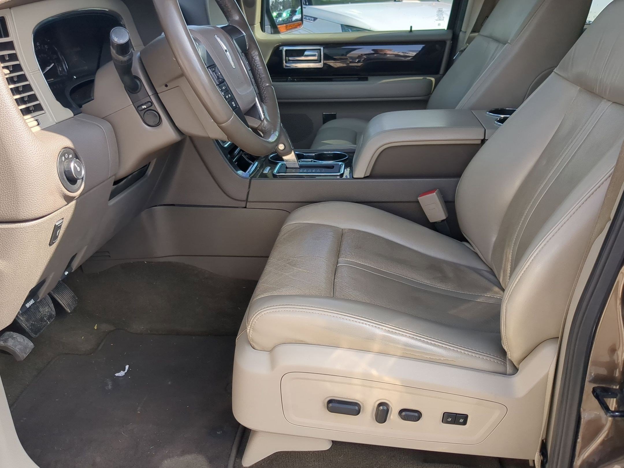 Used 2017 Lincoln Navigator Select image 11