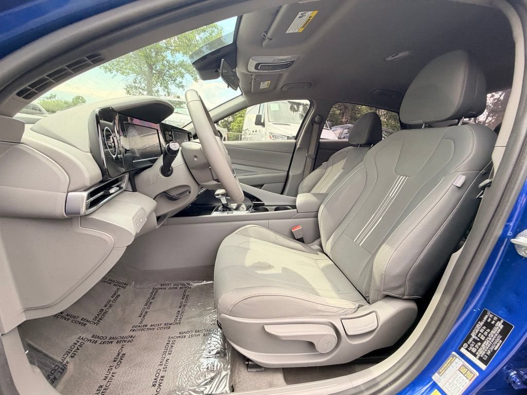 Used 2022 Hyundai Elantra SEL w/ Convenience Package FWD image 10