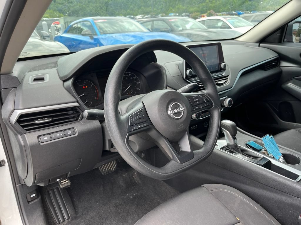 Used 2025 Nissan Altima 2.5 S FWD image 6