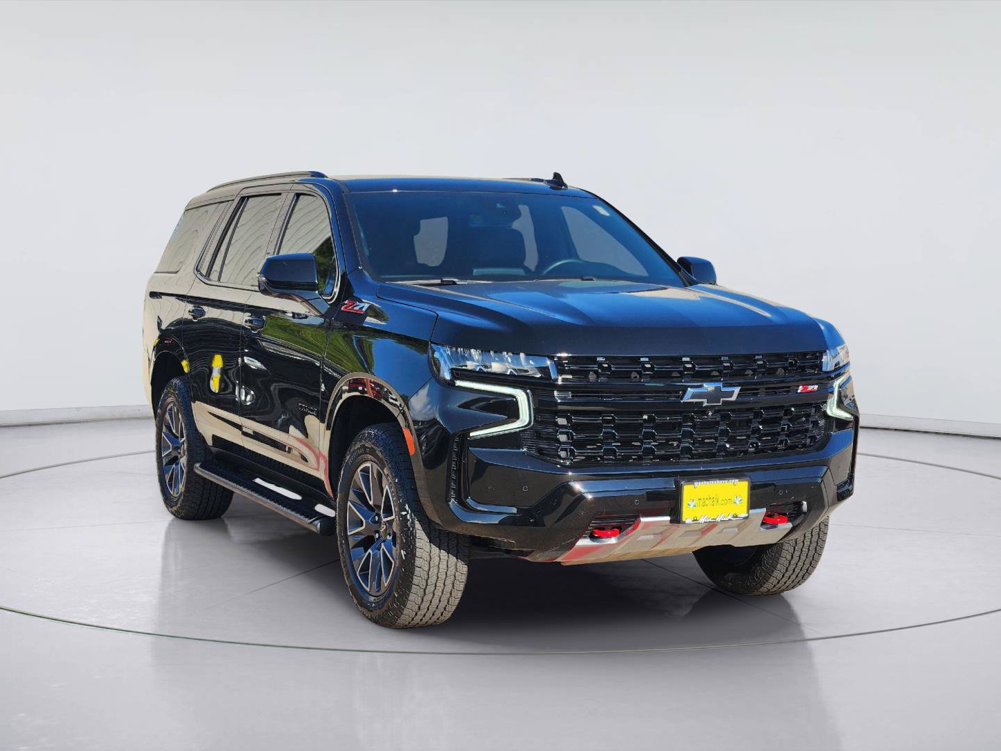 Used 2024 Chevrolet Tahoe Z71 w/ Luxury Package AWD/4WD image 3