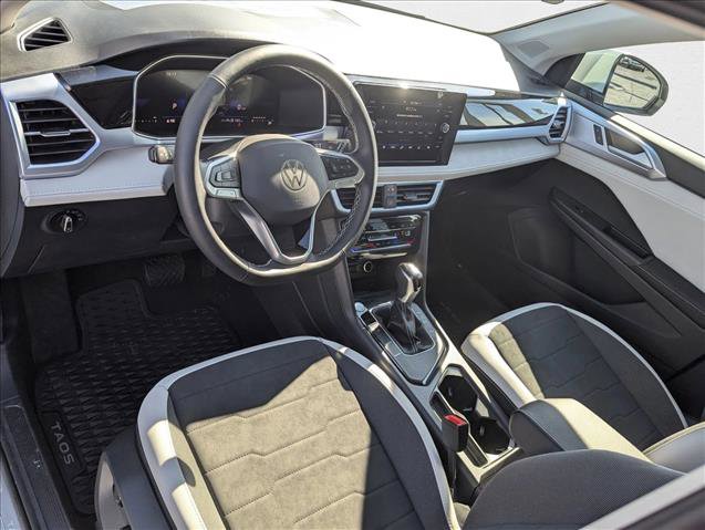 New 2025 Volkswagen Taos SE image 3