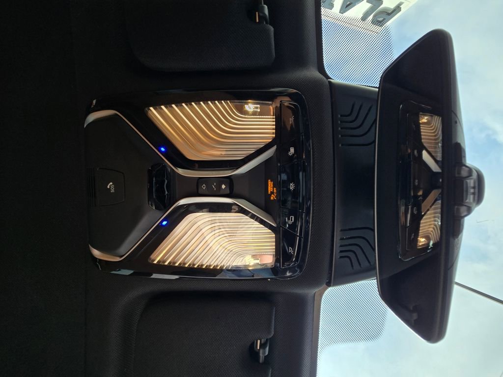 Used 2021 BMW 740i xDrive 740i xDrive w/ M Sport Package image 22