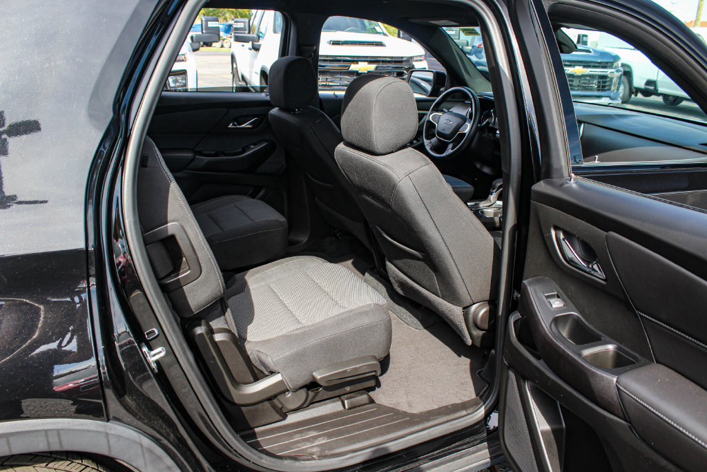 Used 2023 Chevrolet Traverse LT FWD image 23