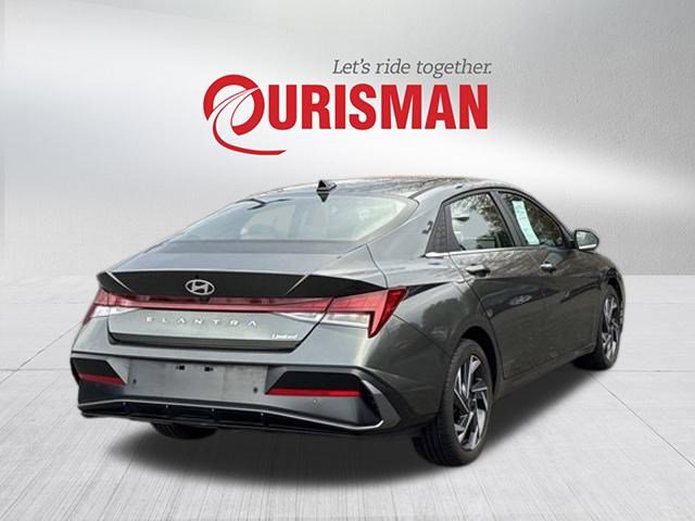 Used 2024 Hyundai Elantra Limited image 2