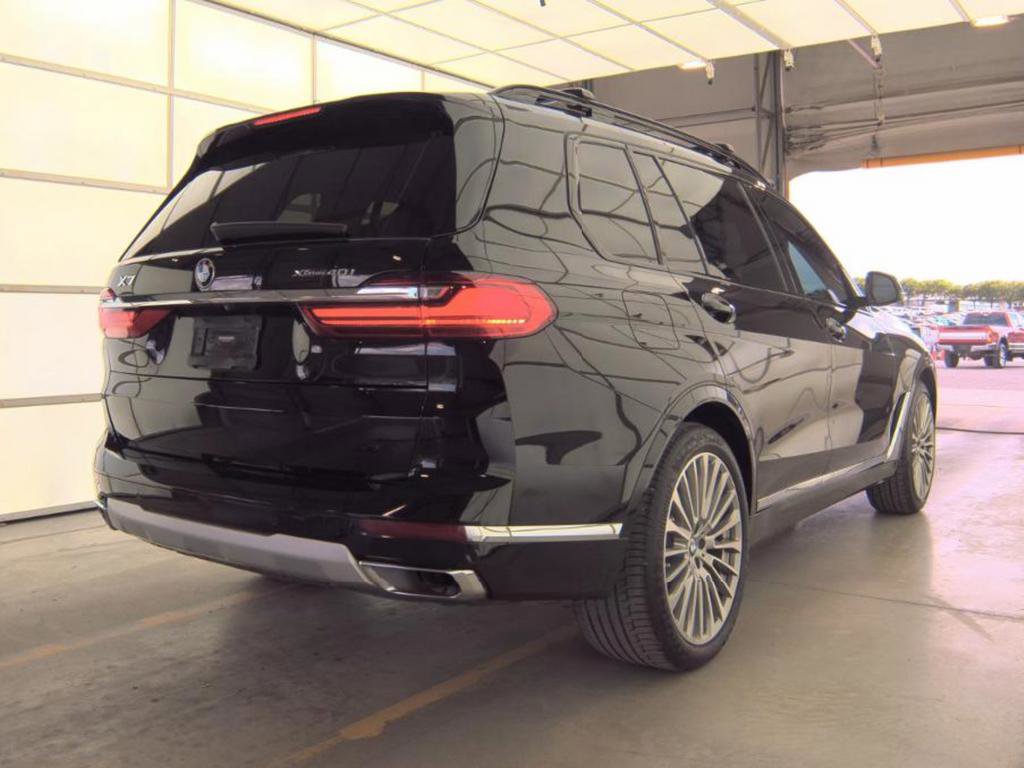 Used 2021 BMW X7 xDrive40i w/ Cold Weather Package image 2