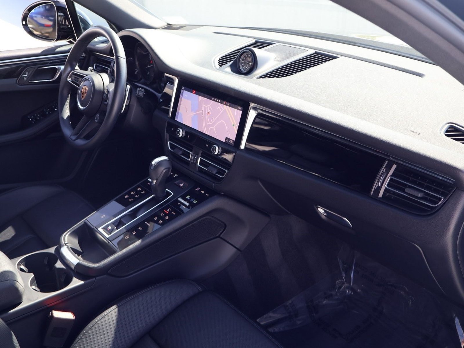 Certified 2026 Porsche Macan AWD/4WD image 25