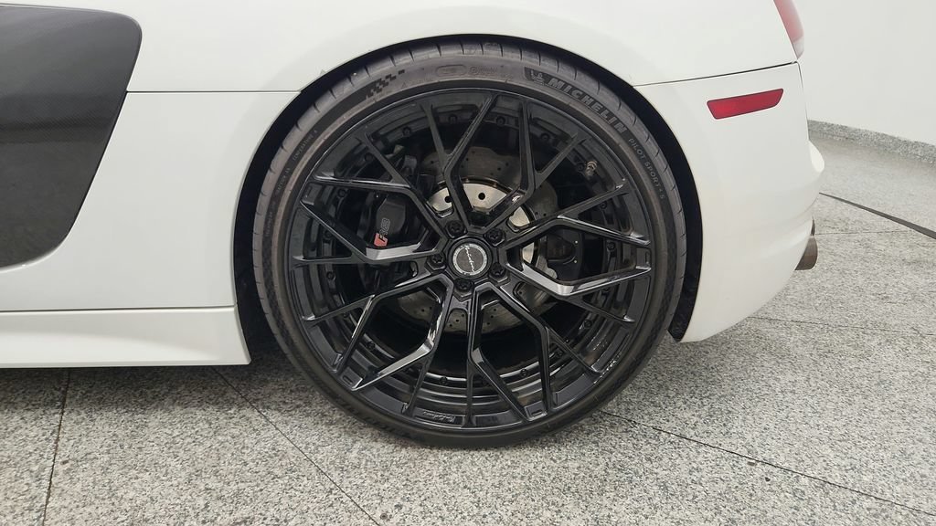 Used 2017 Audi R8 V10 AWD/4WD image 18