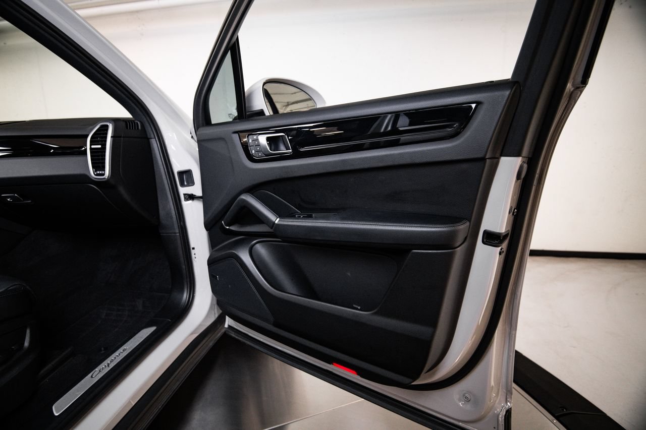 Certified 2023 Porsche Cayenne AWD/4WD image 27
