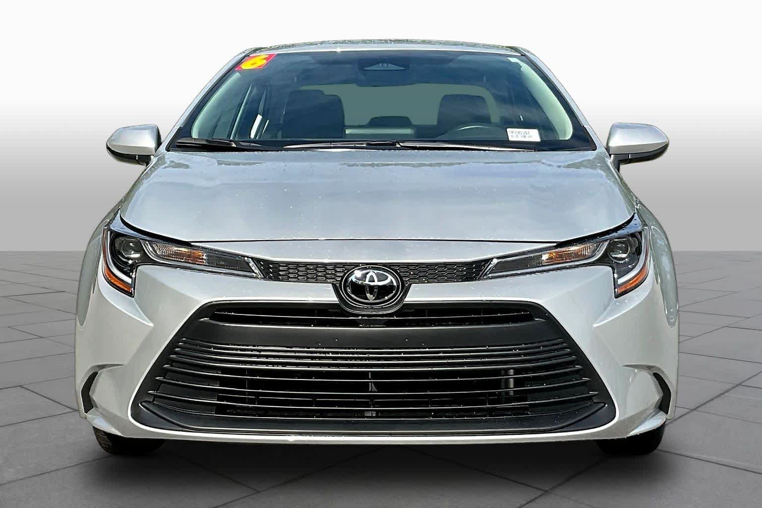 Used 2026 Toyota Corolla LE FWD image 4