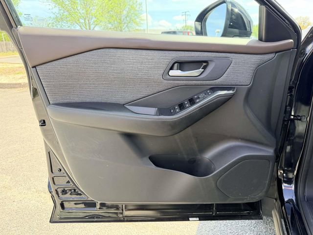 Used 2023 Nissan Rogue SV image 14