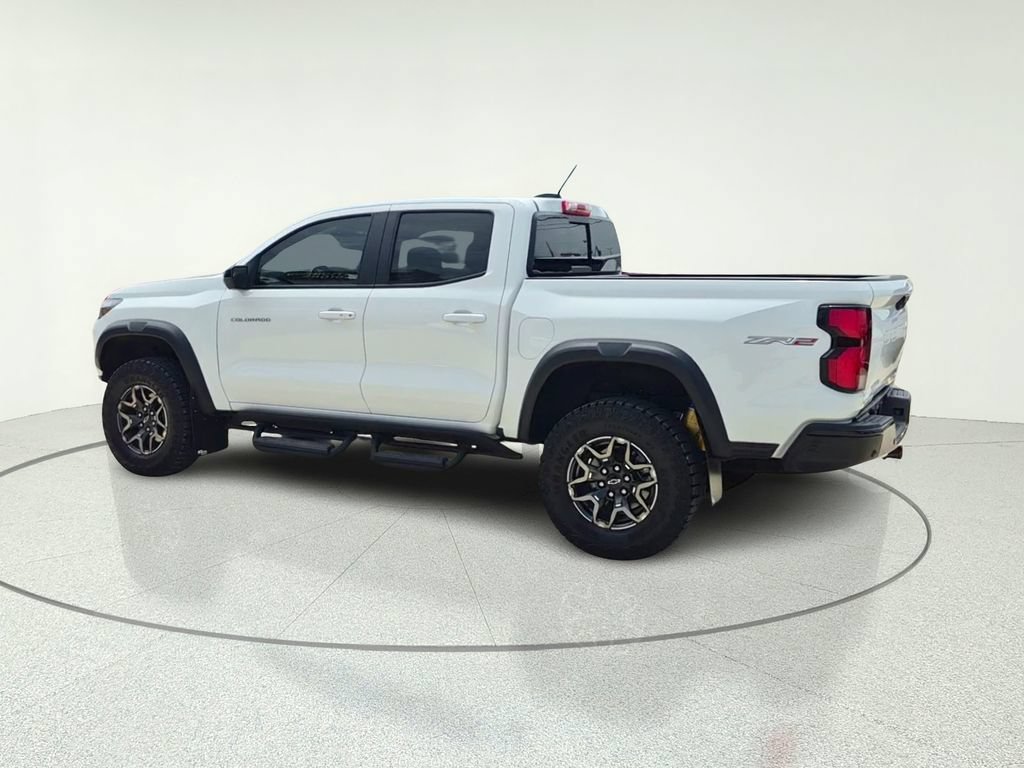 Used 2025 Chevrolet Colorado ZR2 w/ Technology Package AWD/4WD image 4