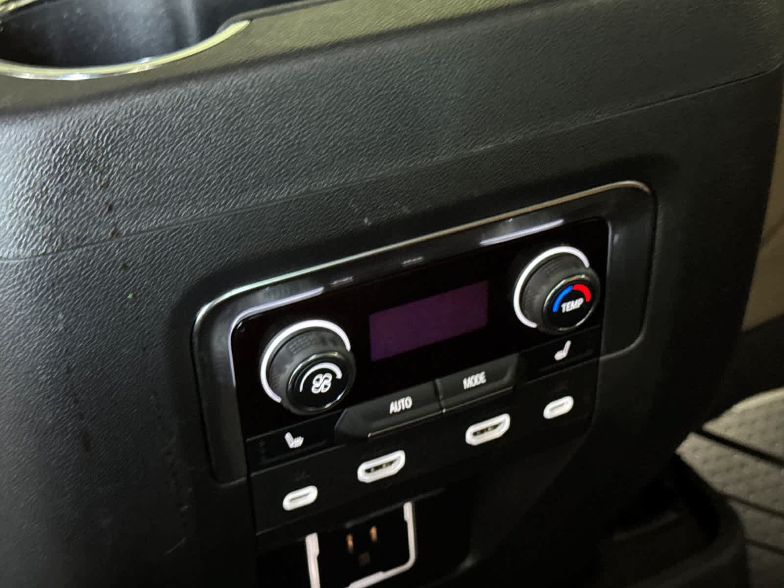 Used 2024 Chevrolet Tahoe Premier AWD/4WD image 14
