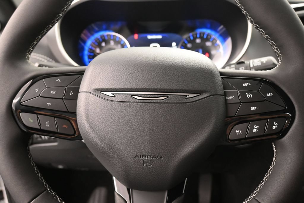 New 2027 Chrysler Pacifica Limited FWD image 28
