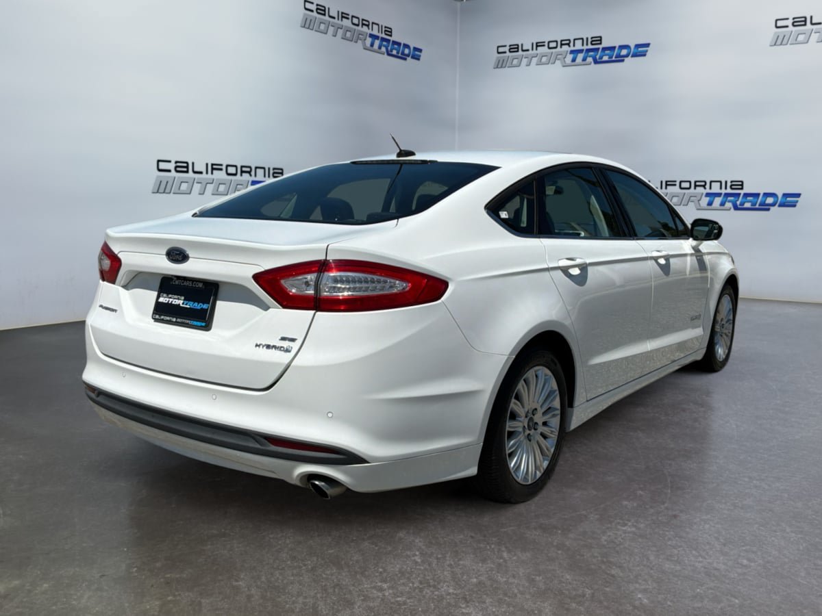 Used 2016 Ford Fusion SE FWD image 5