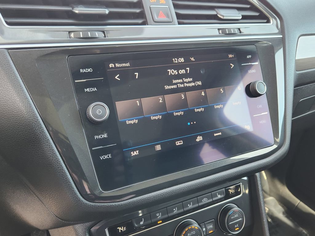 Used 2018 Volkswagen Tiguan SE w/ Panoramic Sunroof Package image 7