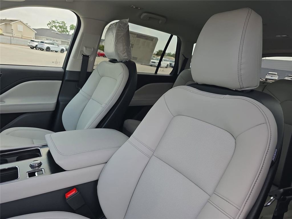 New 2026 Lincoln Aviator 2WD image 16