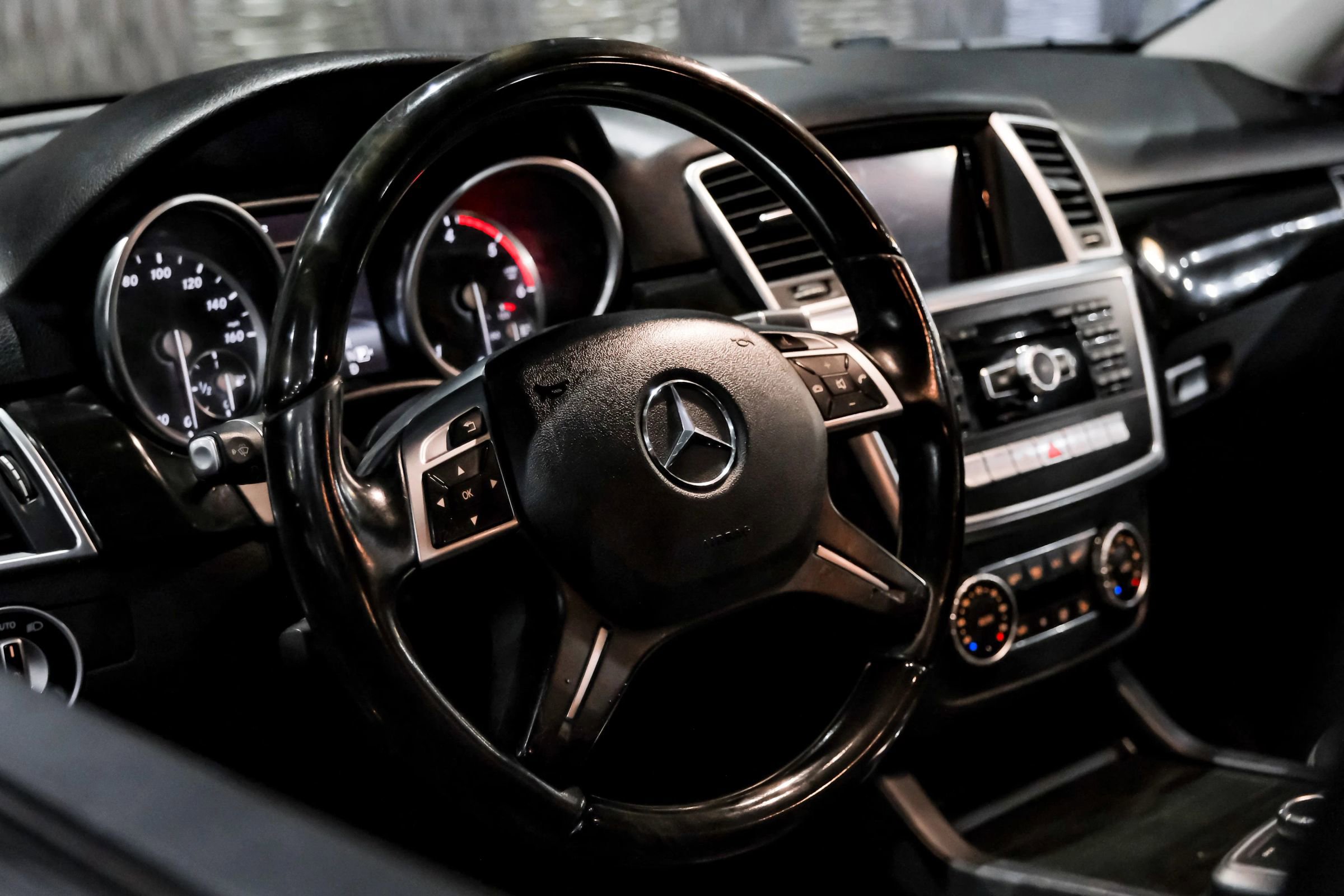 Used 2015 Mercedes-Benz ML 250 BlueTEC 4MATIC image 14