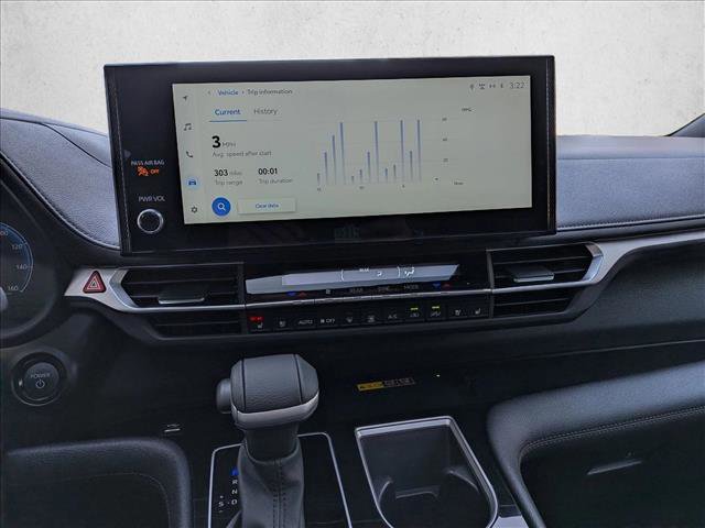 Used 2025 Toyota Sienna Platinum FWD image 12