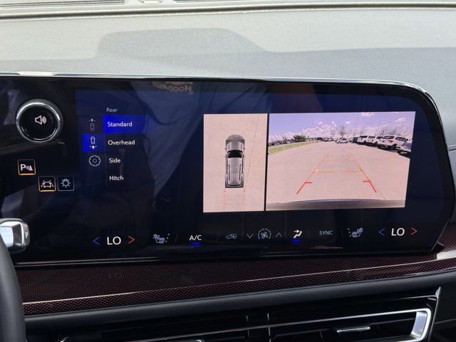 Used 2025 Chevrolet Traverse Z71 w/ Driver Confidence Package image 18