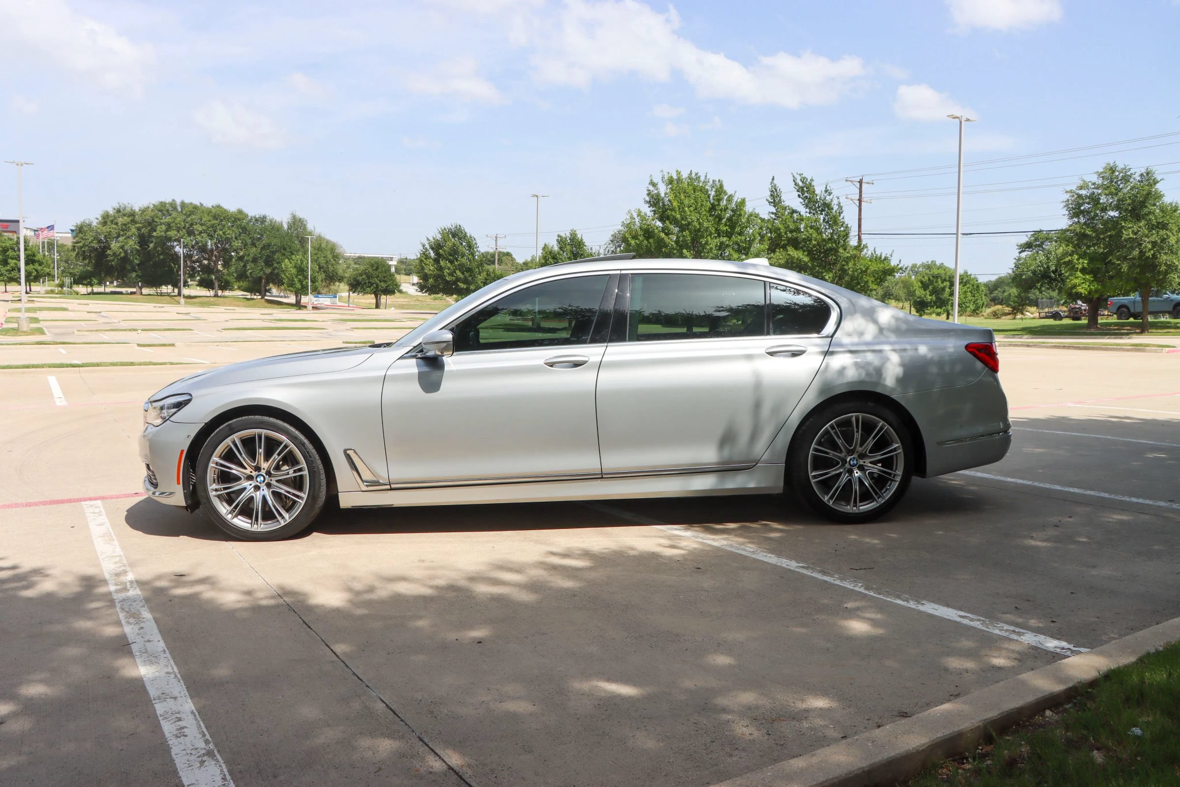 Used 2017 BMW 750i xDrive AWD/4WD image 4