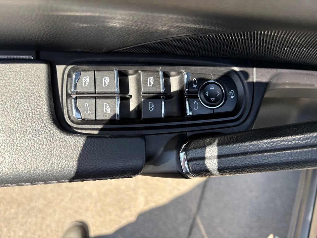 Used 2015 Porsche Cayenne Diesel AWD/4WD image 14