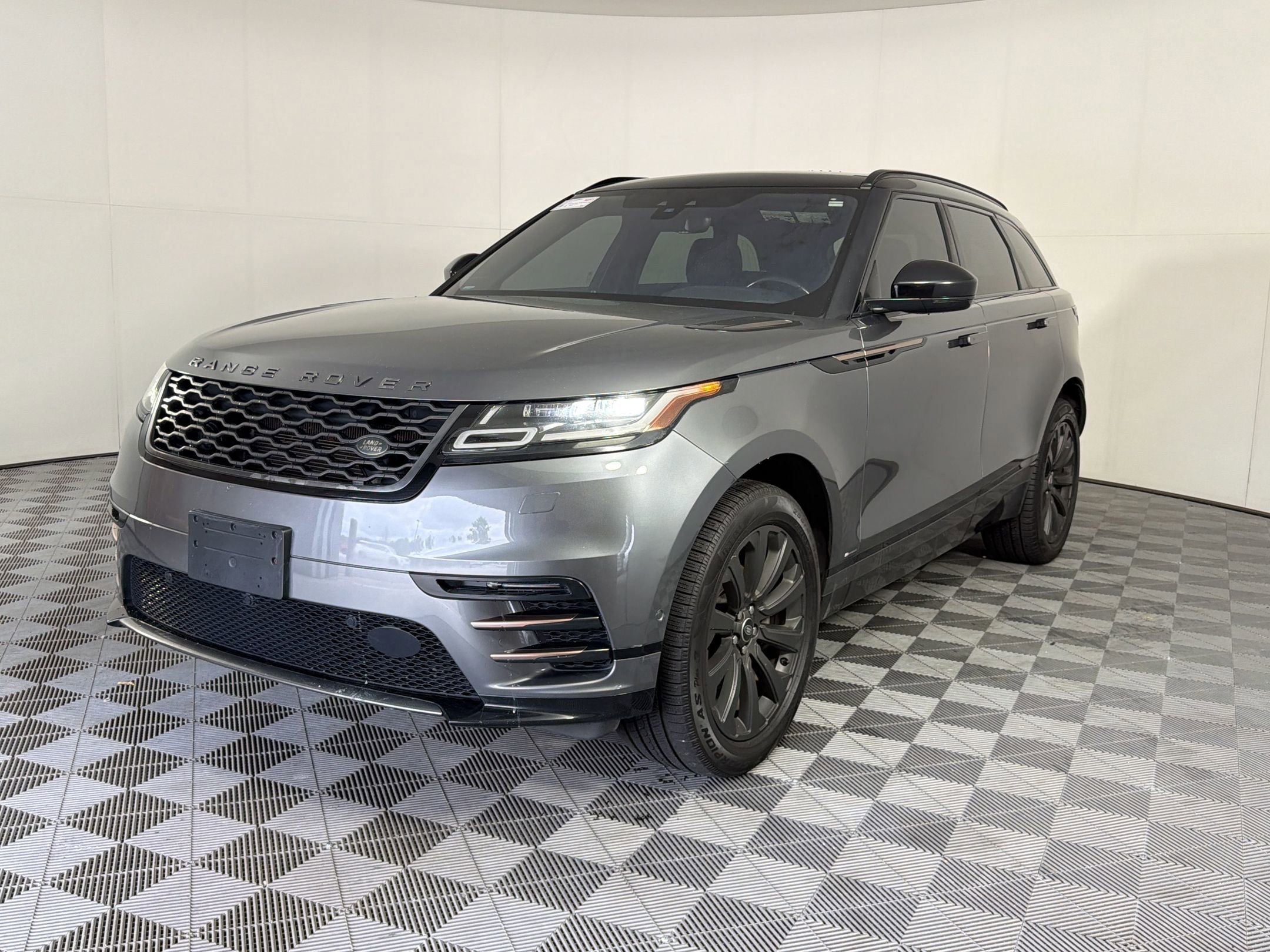 Used 2019 Land Rover Range Rover Velar R-Dynamic SE AWD/4WD image 1