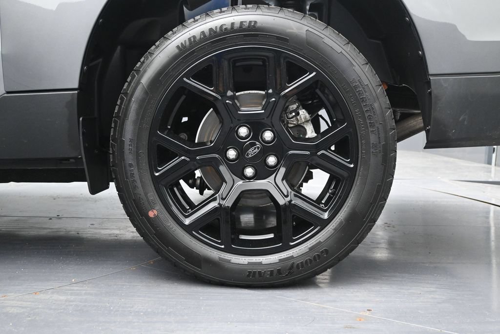Used 2025 Ford Maverick XLT w/ Equipment Group 301A AWD/4WD image 13
