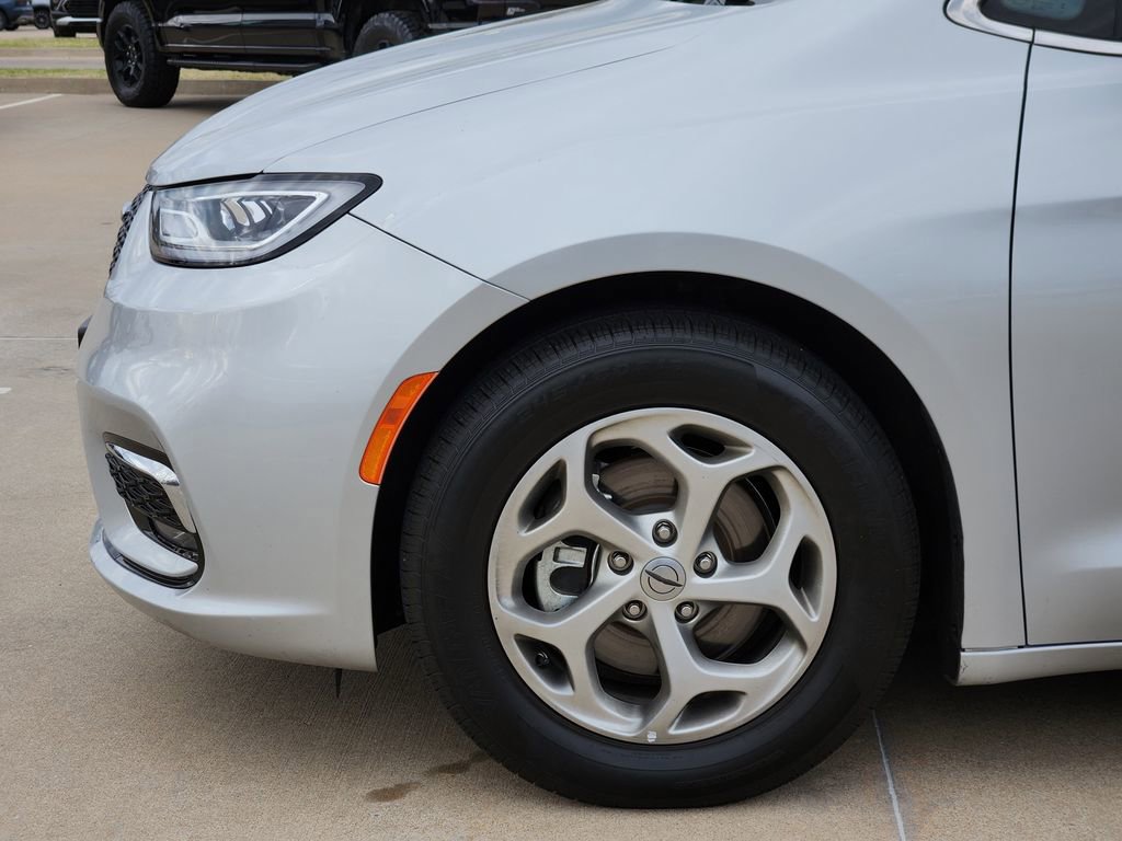 Used 2024 Chrysler Pacifica Limited image 10