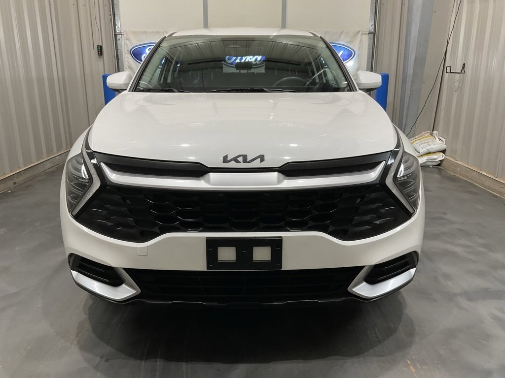 Used 2025 Kia Sportage LX image 2