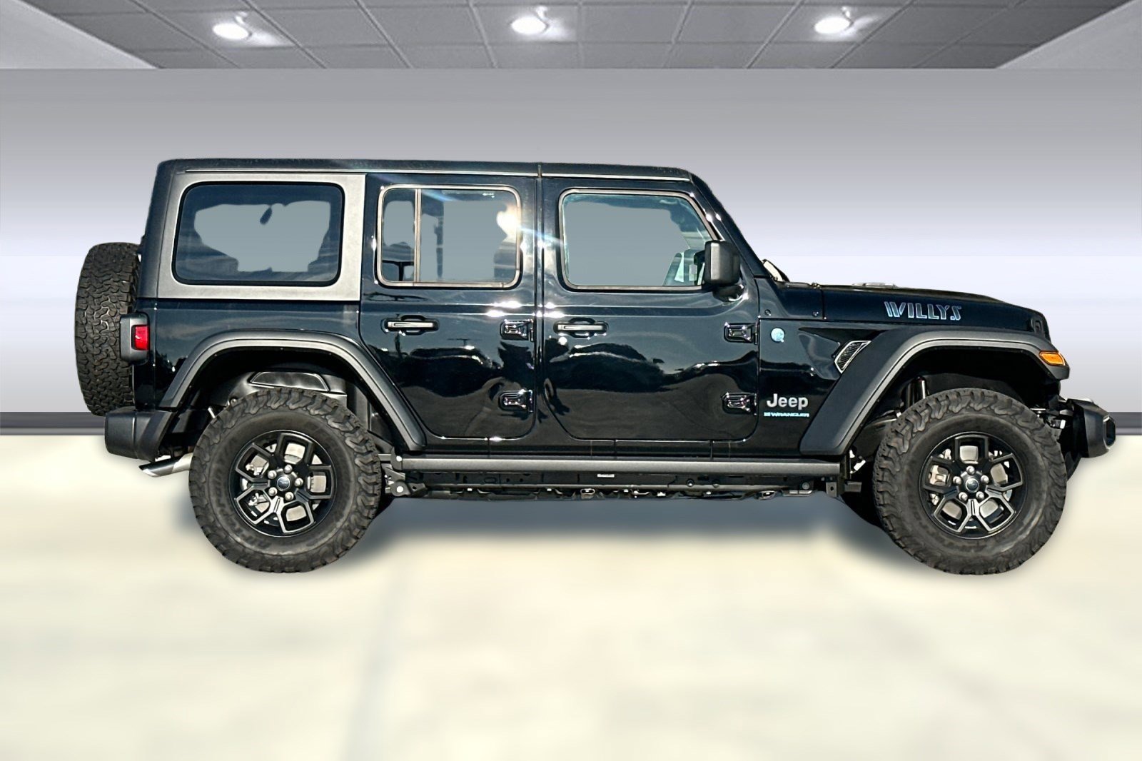 Used 2025 Jeep Wrangler Willys image 7