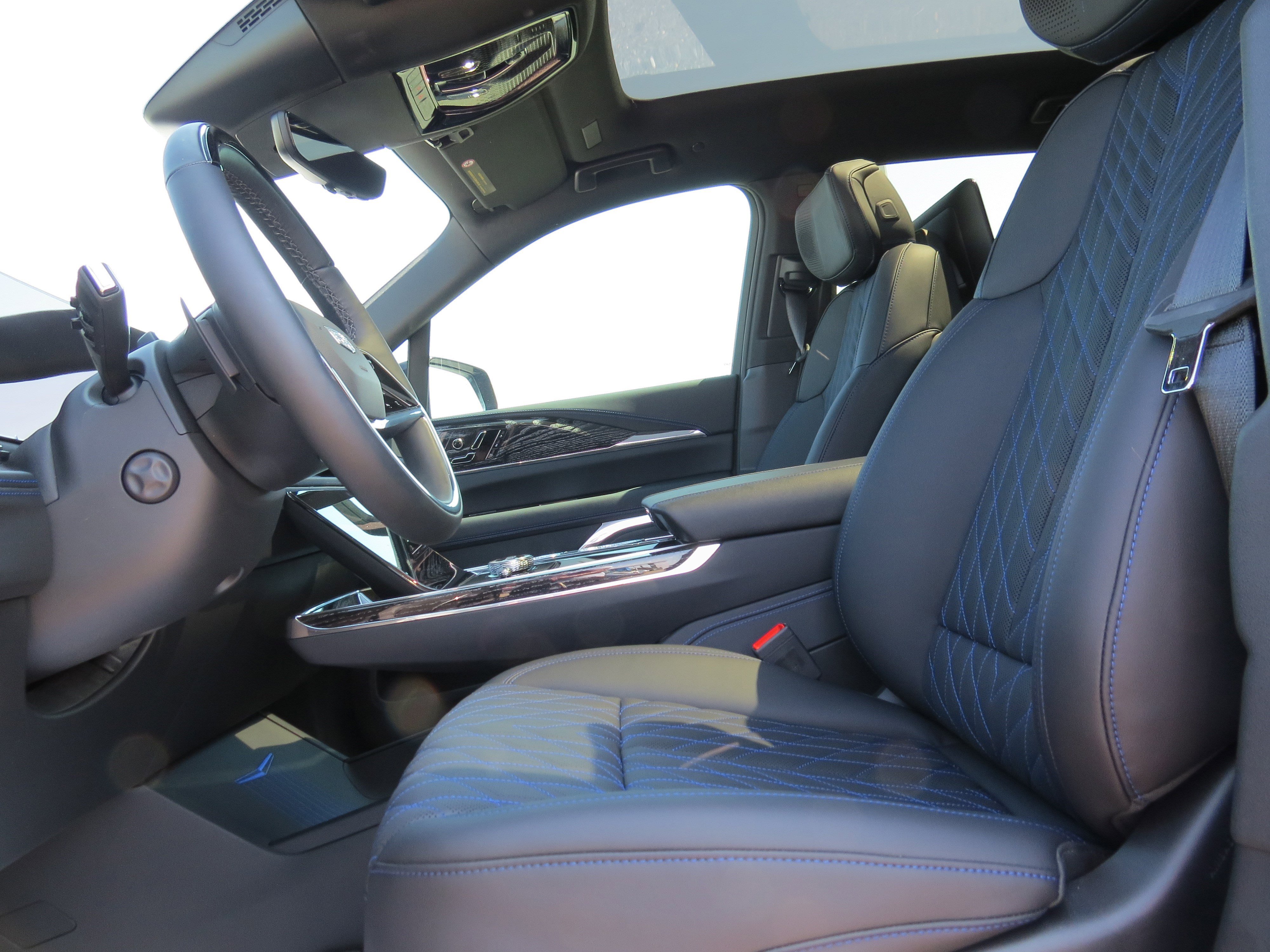 New 2025 Cadillac Escalade IQ Sport 1 w/ LPO, ONYX Package image 18