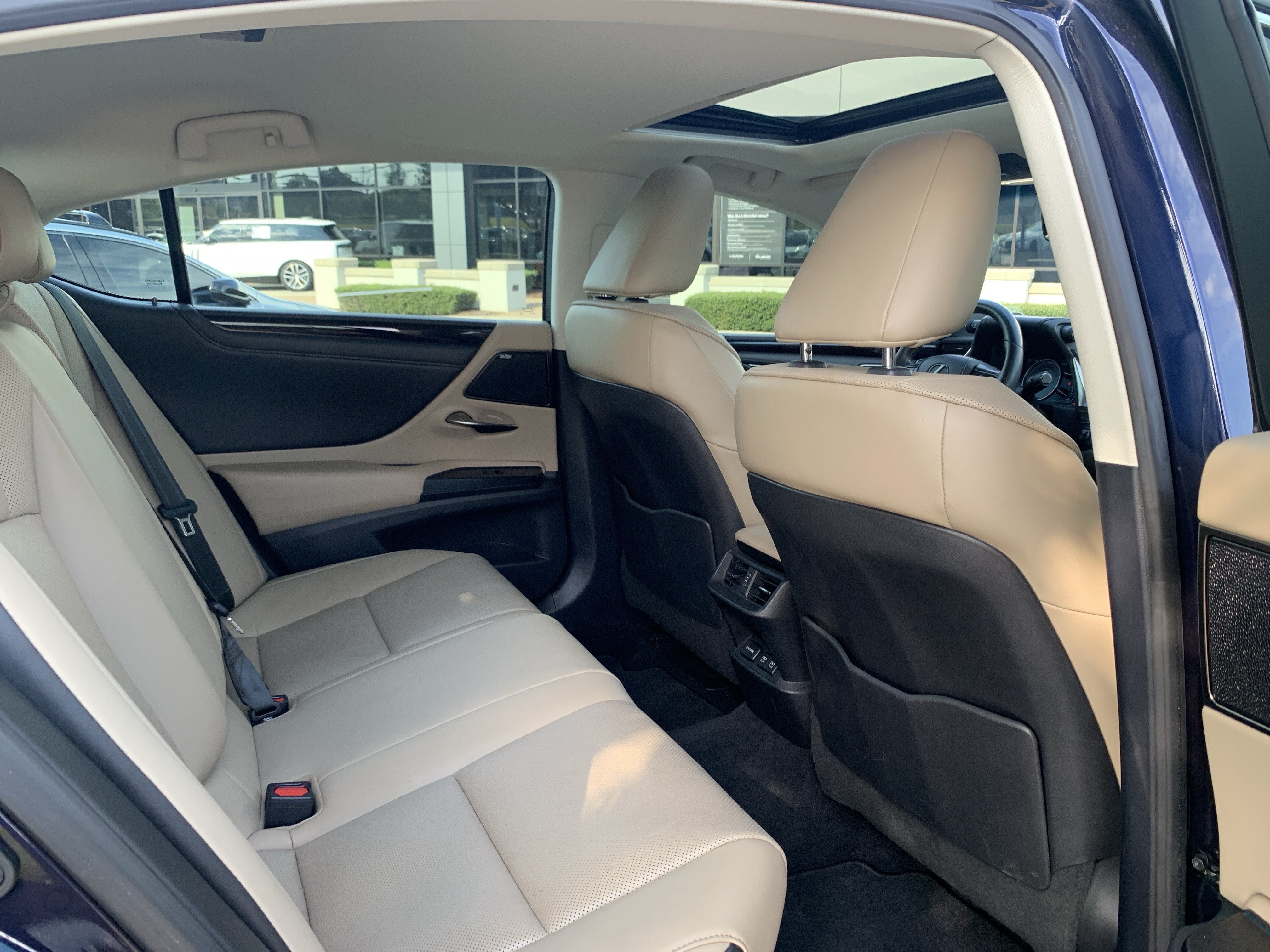 Used 2020 Lexus ES 300h w/ Premium Package FWD image 33