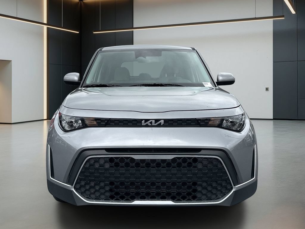 Used 2025 Kia Soul LX w/ LX Technology Package FWD image 9