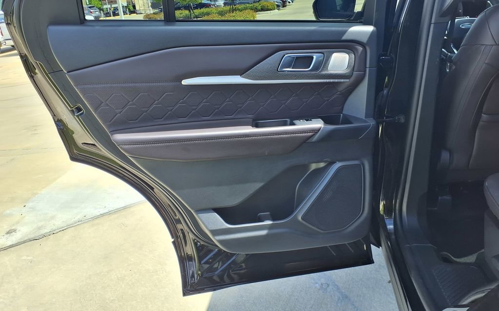 Used 2025 Ford Explorer Platinum w/ LUX Leather Package image 17