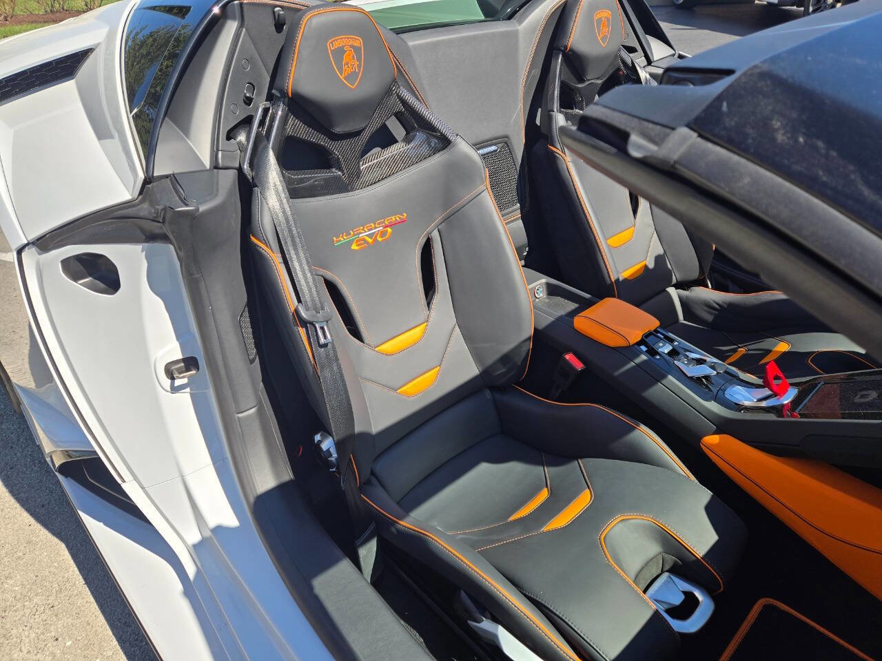 Used 2024 Lamborghini Huracan EVO image 42