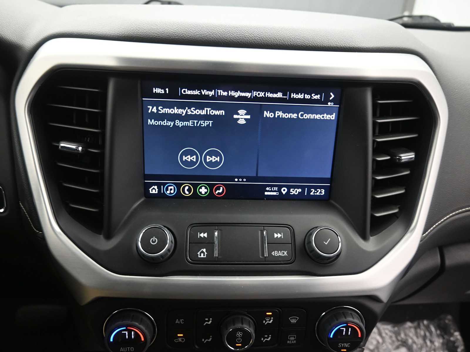 Used 2023 GMC Acadia SLE image 14