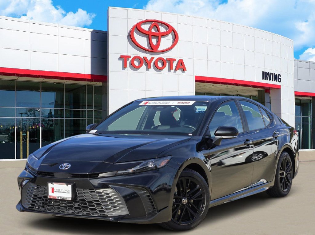 Used 2025 Toyota Camry SE FWD image 1