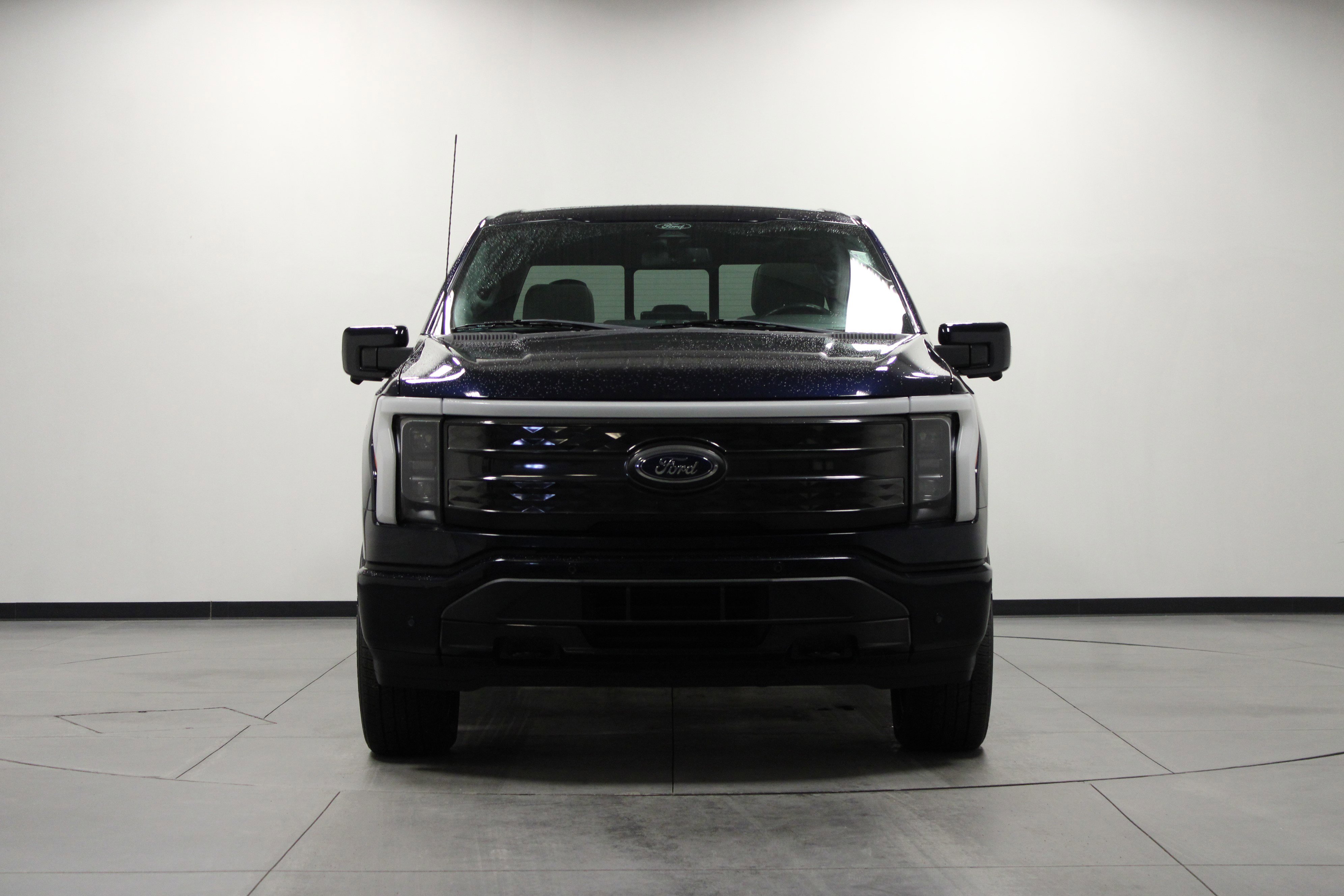 Used 2022 Ford F150 Lightning Platinum image 9