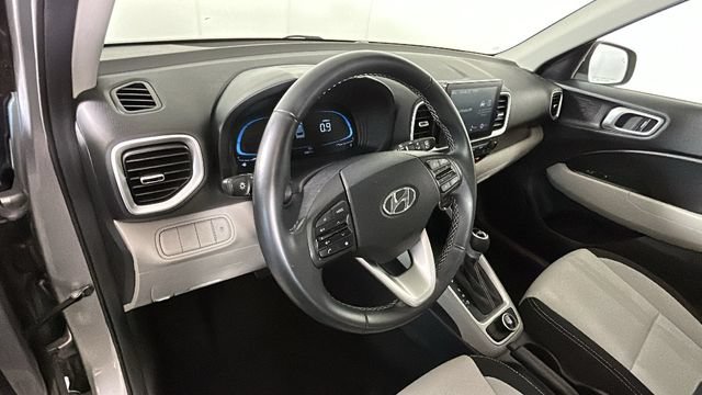 Used 2023 Hyundai Venue SEL FWD image 13