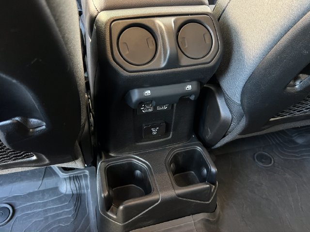 Used 2025 Jeep Wrangler Unlimited Rubicon w/ Safety Group AWD/4WD image 31