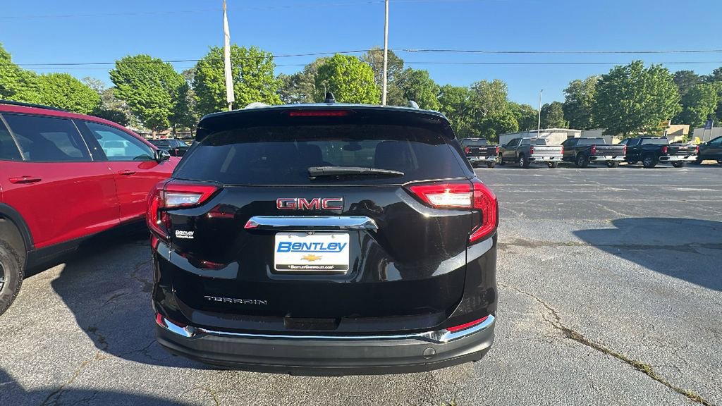 Used 2022 GMC Terrain SLT w/ Infotainment Package II FWD image 9