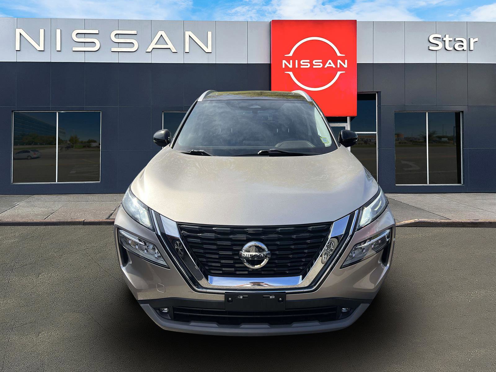 Used 2021 Nissan Rogue SL AWD/4WD image 2
