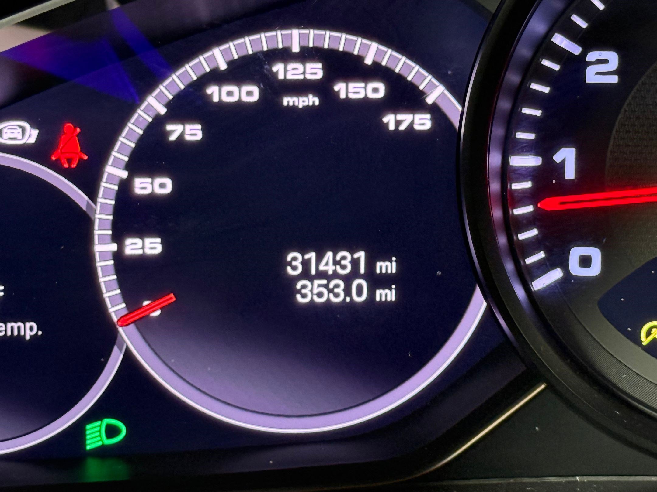 Certified 2023 Porsche Cayenne Platinum Edition image 30